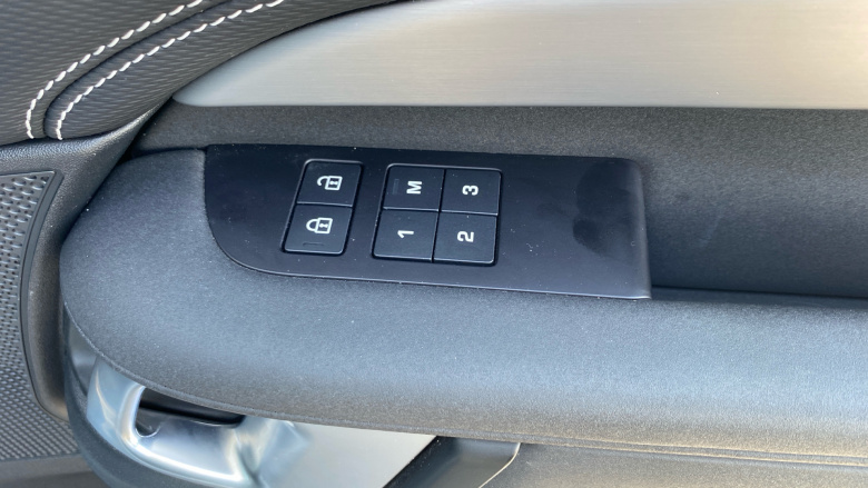 Land Rover Discovery 3.0 D300 R-Dynamic HSE 5dr Auto Diesel Station Wagon